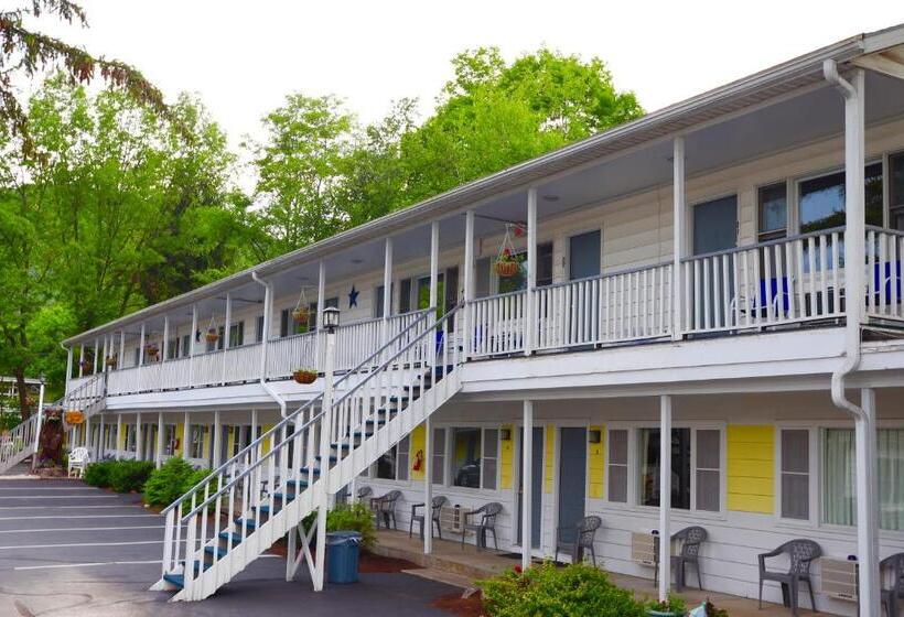 Номер Deluxe, Admiral Motel