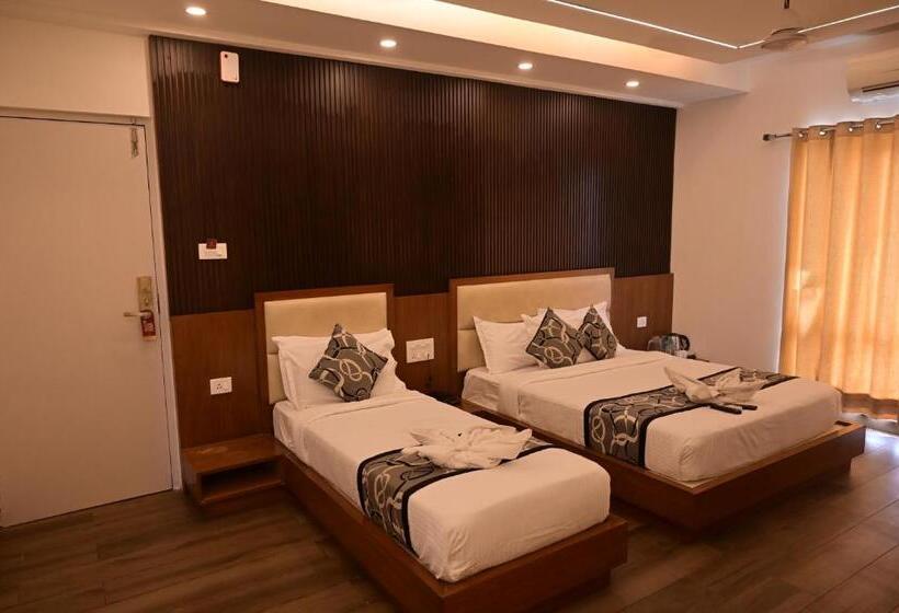 스탠다드 룸 킹사이즈 침대, Grand Cascade Chennai