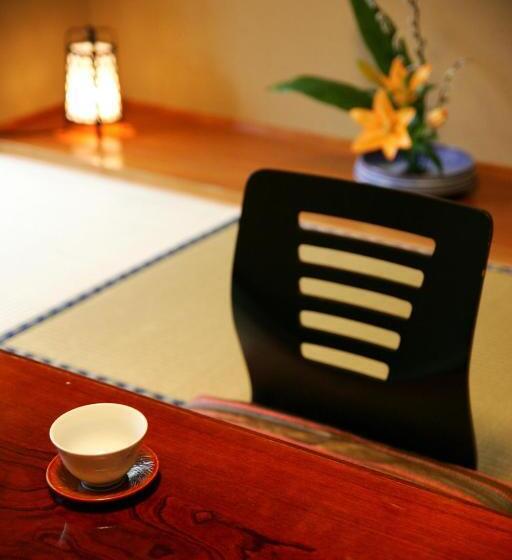 Семейный Номер, Nakajimaya Ryokan