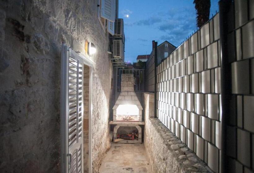 דירת חדר, Villa Lucia