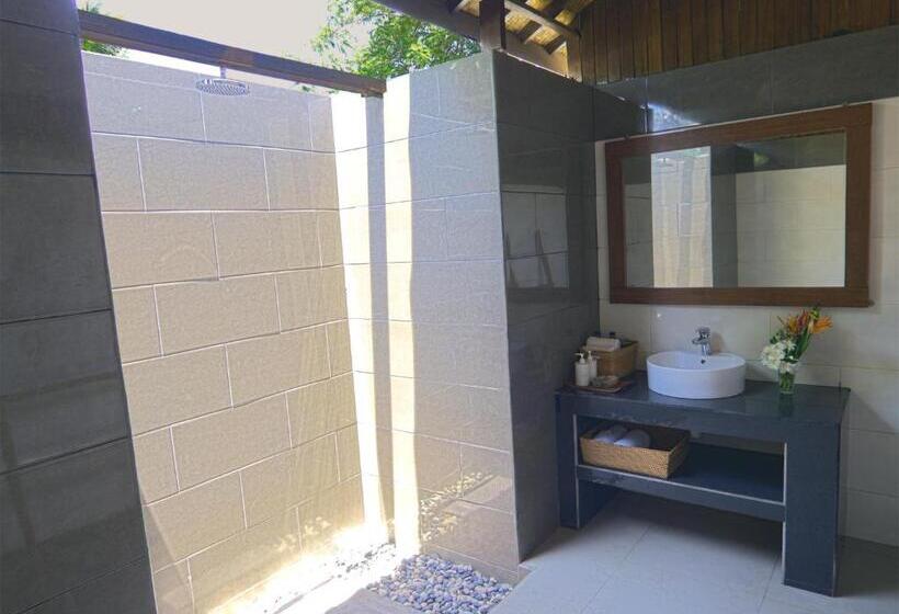 Трехместный Номер Стандарт Вид на Бассейн, Gili Air Bungalows