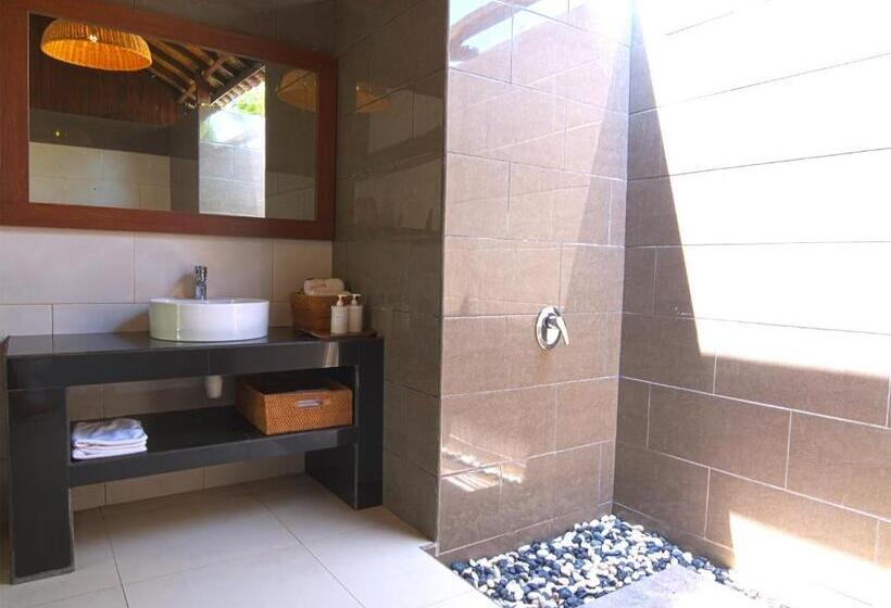 Трехместный Номер Стандарт Вид на Бассейн, Gili Air Bungalows