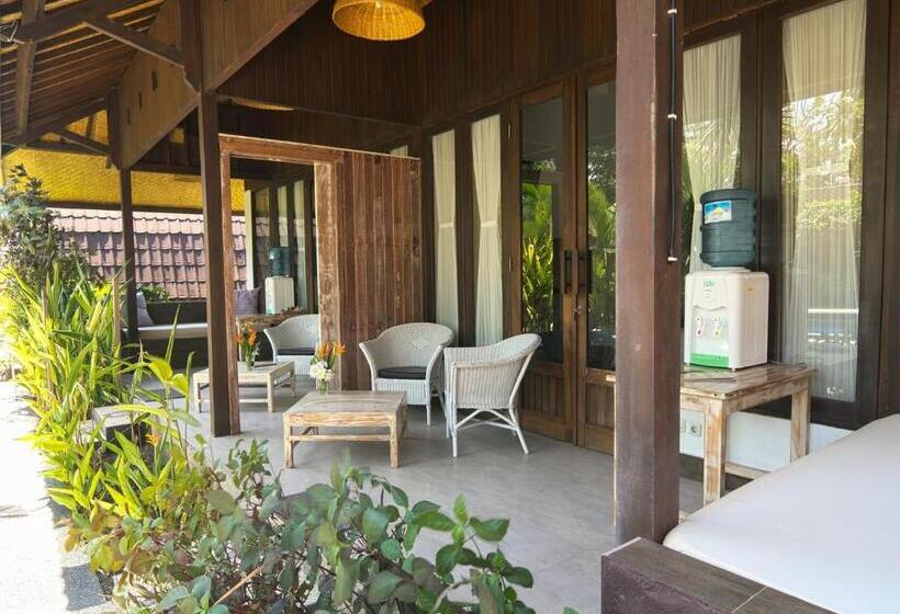 Трехместный Номер Стандарт Вид на Бассейн, Gili Air Bungalows