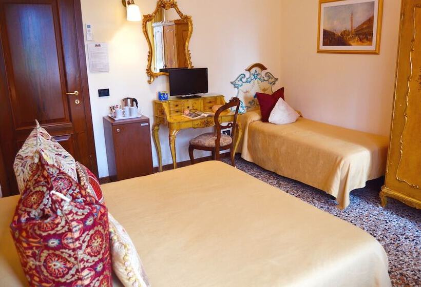 Трехместный Номер Стандарт Совместная Ванная, Venice Lion Residence   Vespucci