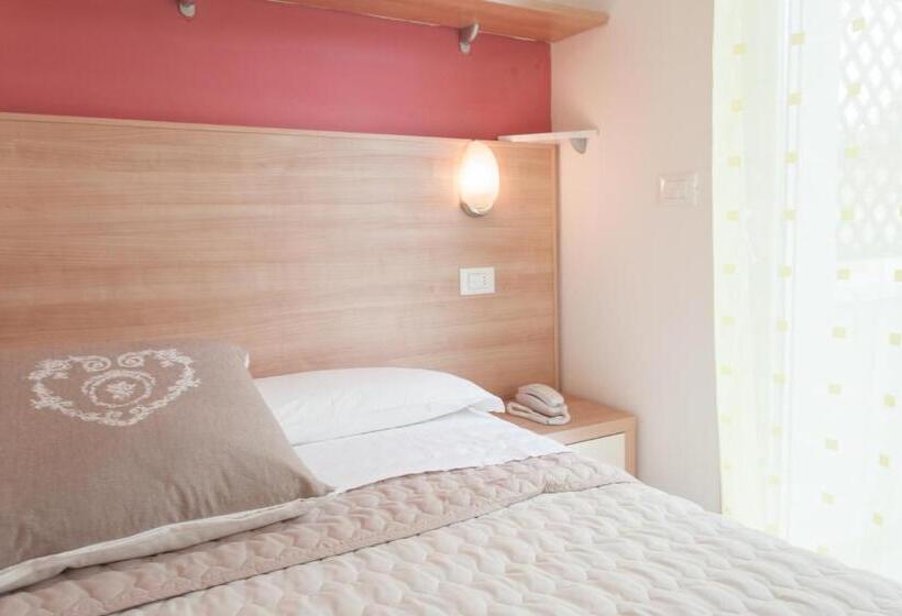 带阳台的标准单人间, Airone Cervia B&b Camere E Appartamenti