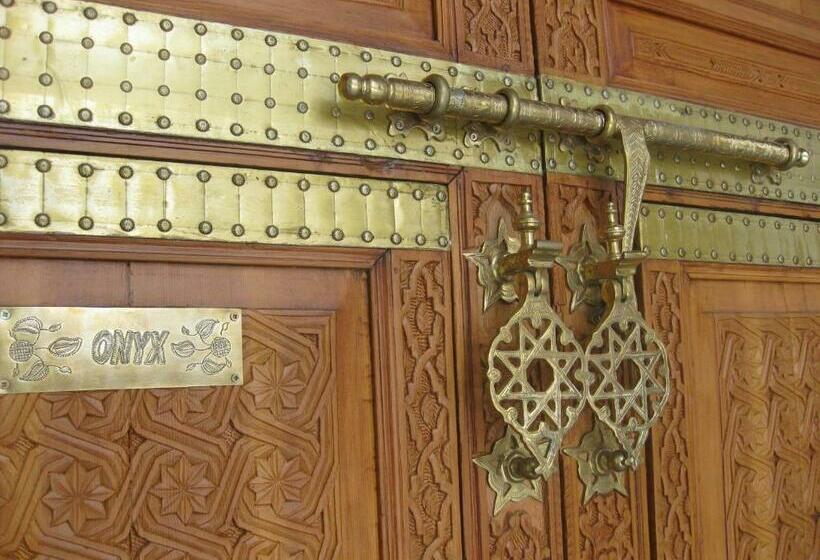 سوییت با چشم‌انداز باغ, Riad Sabah