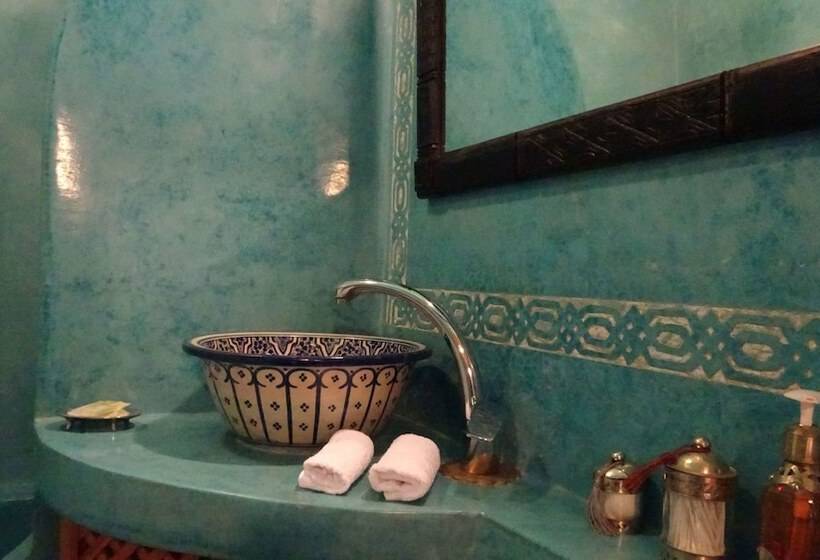 سوییت, Riad Sabah