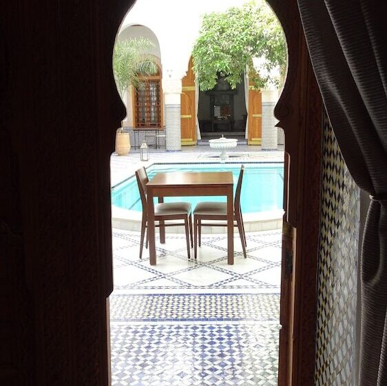 سوییت با چشم‌انداز باغ, Riad Sabah