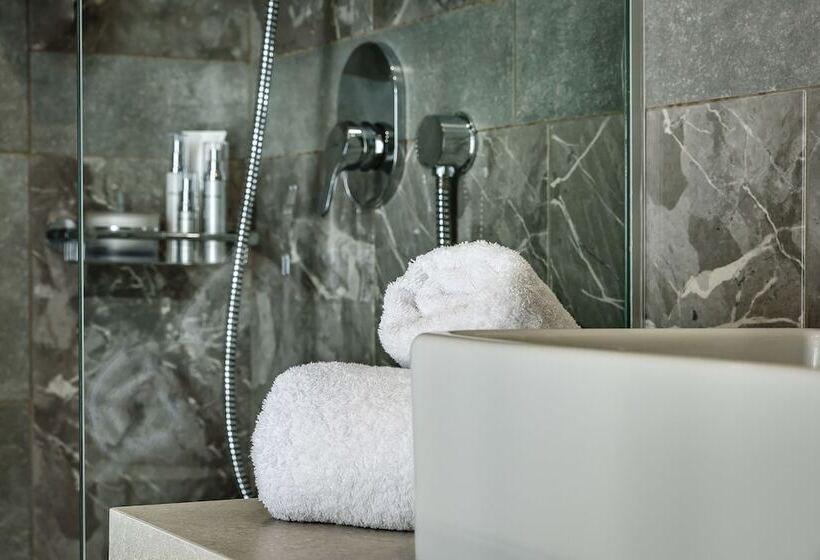 Deluxe Suite, Mosaic