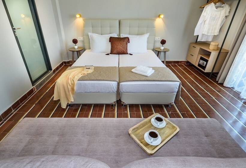 Deluxe Suite, Mosaic