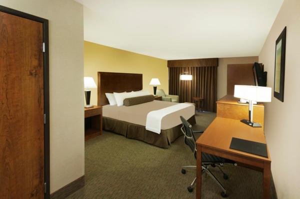 Номер Стандарт Кровать Кинг Адаптированный для Инвалидов, Best Western Plus Atrium Inn