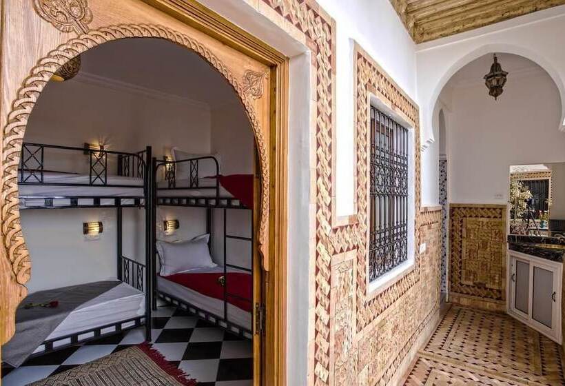 تختخواب در اتاق مشترک, Hostel Amour D Auberge