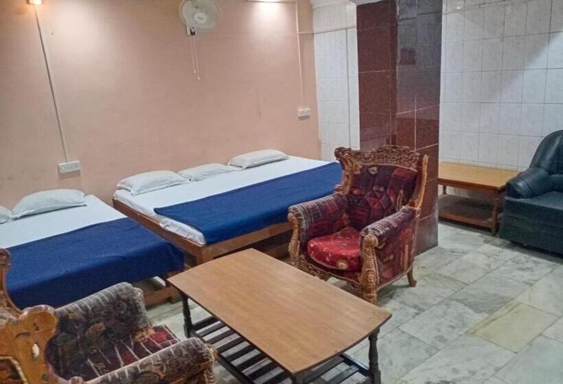 اتاق استاندارد چهار تخته, Soorya International