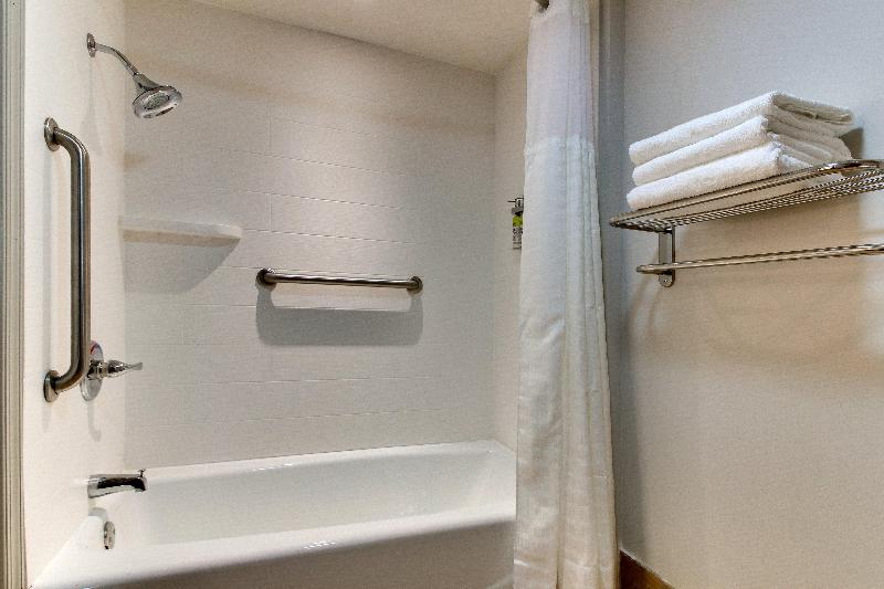 Люкс Кровать Кинг, Holiday Inn Express Pittston  Scranton Airport, An Ihg