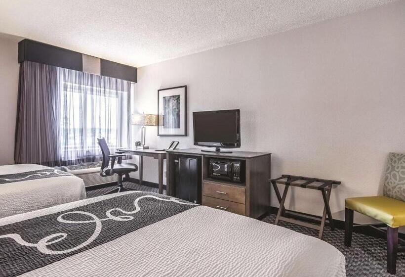 Номер Deluxe, La Quinta By Wyndham Hartford Bradley Airport