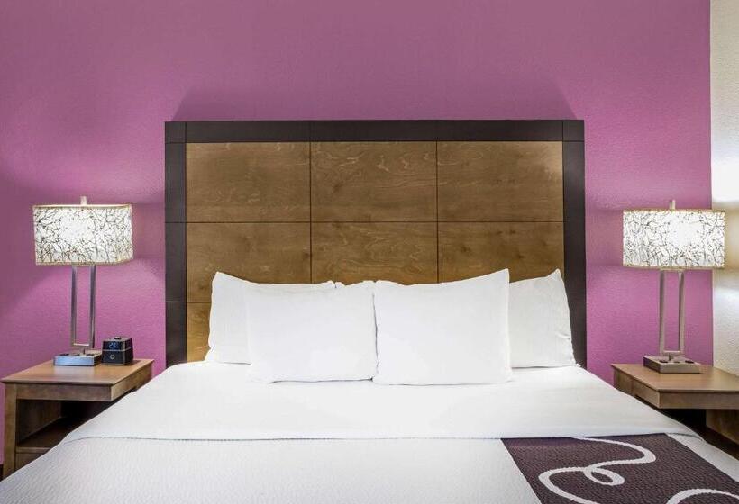 Номер Deluxe Кровать Кинг, La Quinta By Wyndham Hartford Bradley Airport