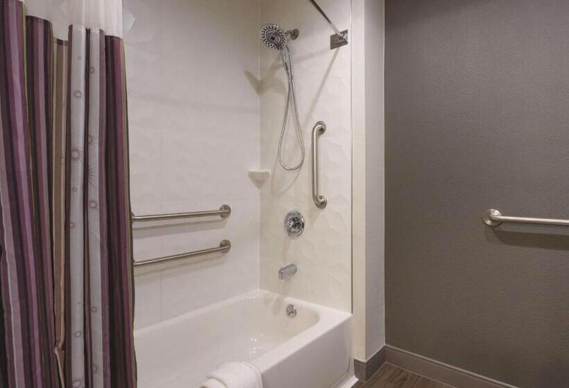 Номер Стандарт Кровать Кинг Адаптированный для Инвалидов, La Quinta By Wyndham Hartford Bradley Airport