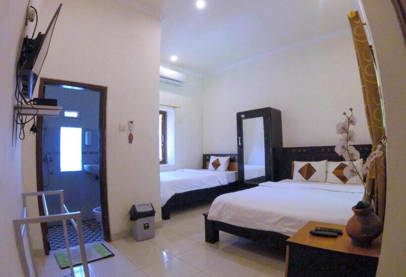 Номер Deluxe, Ndalem Katong Guest House Ponorogo