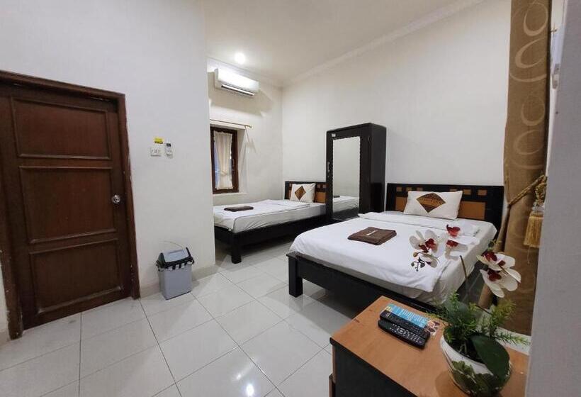 Номер Deluxe, Ndalem Katong Guest House Ponorogo