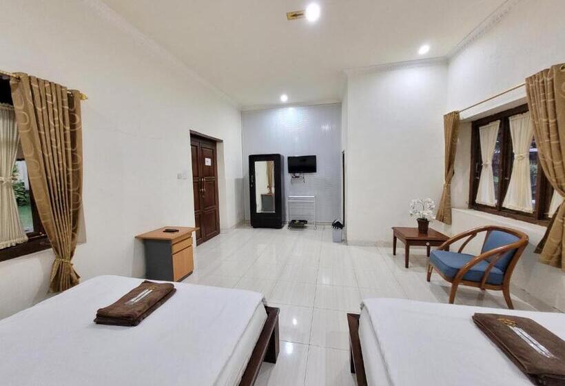 Family Suite, Ndalem Katong Guest House Ponorogo