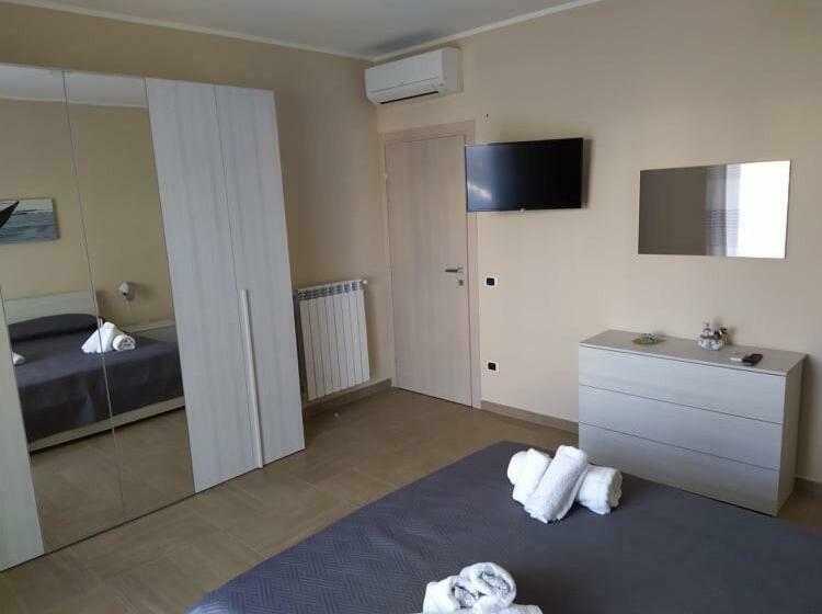 デラックスの４人部屋, Caesar S B&b