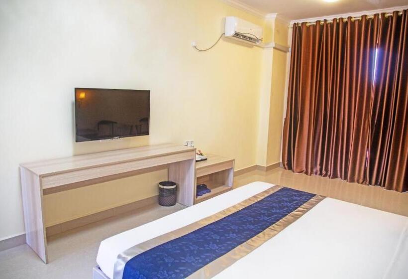 Номер Deluxe Кровать Кинг, City Comfort Airport Hotel Phnom Penh