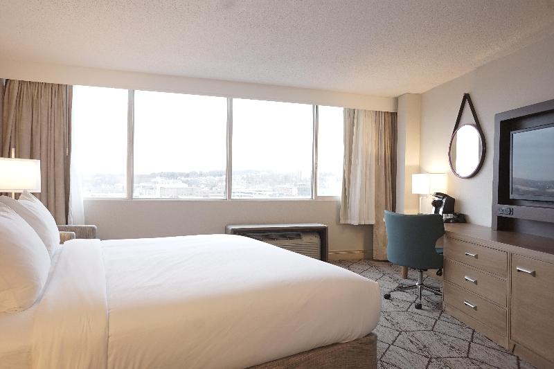 带大床的标准间, Crowne Plaza Syracuse, An Ihg