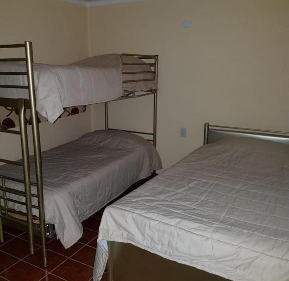 اتاق استاندارد سه تخته با سرویس بهداشتی مشترک, Hostel Buen Descanso