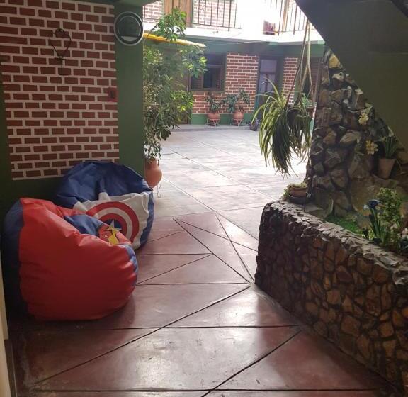 اتاق خانوادگی با سرویس بهداشتی مشترک, Hostel Buen Descanso