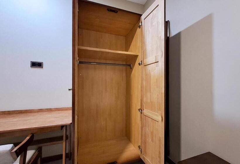 Quarto Estandar, Global Residency