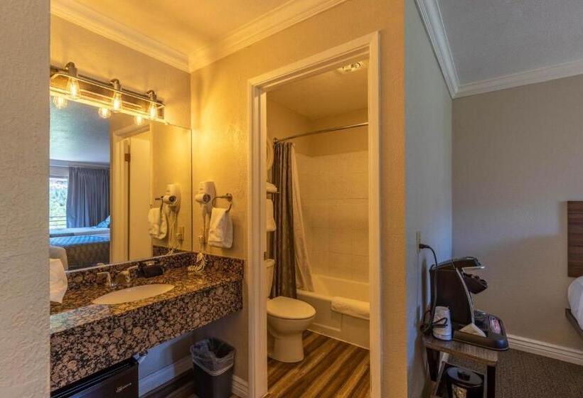 디럭스 룸 킹사이즈 침대, Cedars Resort
