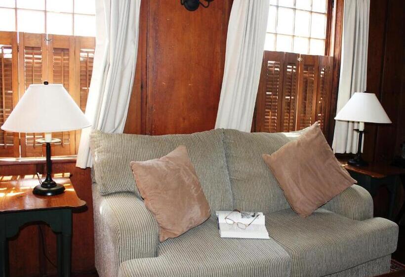 Хижина Deluxe, Captain's House Inn