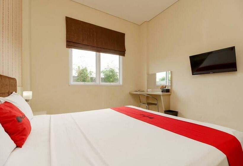 Номер Economy, Reddoorz Plus Near Sangkareang Park