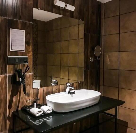 اتاق لوکس, The Summer House, Pachmarhi   Am Hotel Kollection