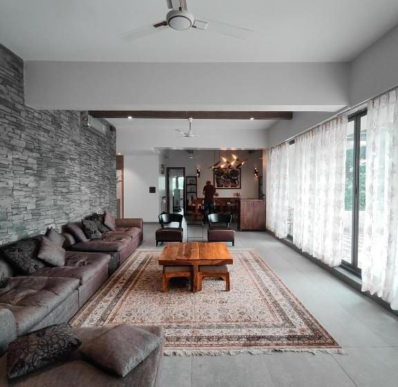 سوئیت پرزیدنت, The Summer House, Pachmarhi   Am Hotel Kollection