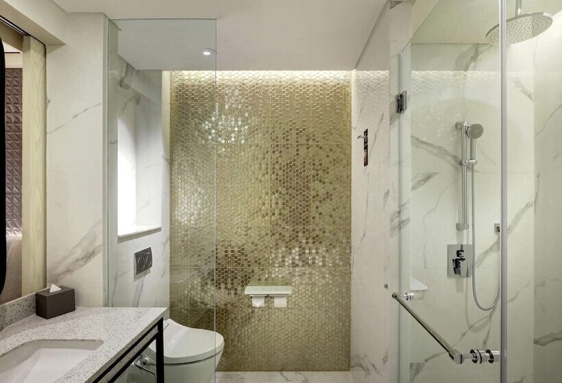 اتاق لوکس با چشم‌انداز شهر, Movenpick Surabaya City