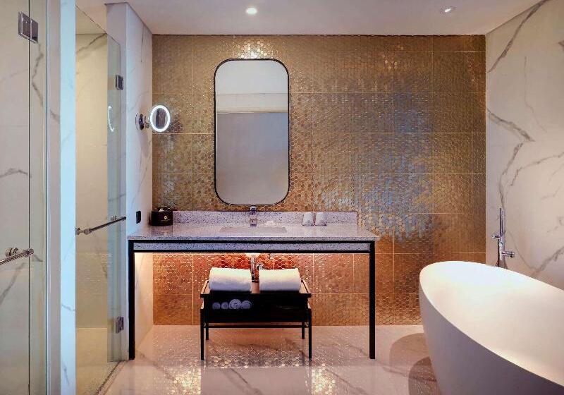 Deluxe Suite King Bed, Movenpick Surabaya City