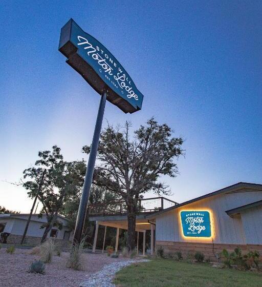 适合残疾人士使用的带超级大床的标准间, Stonewall Motor Lodge