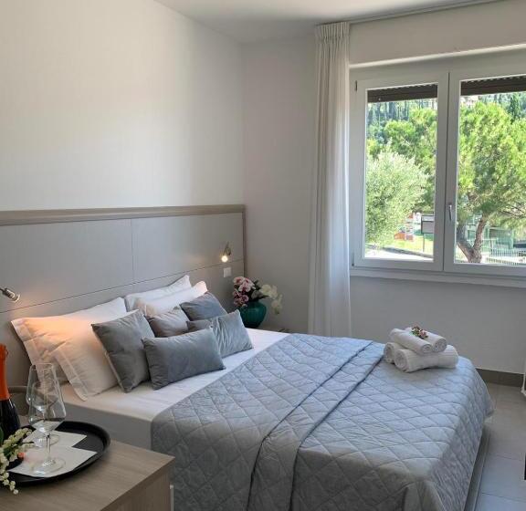 Family Suite, Lorena