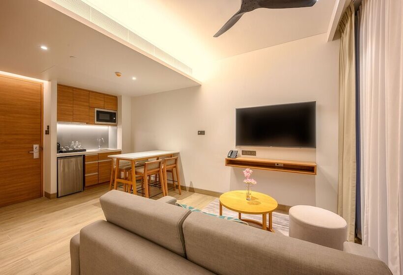 Люкс Вид на Бассейн, Stay Wellbeing & Lifestyle Resort