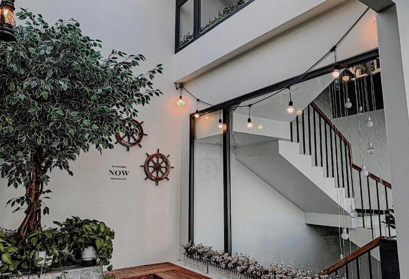اتاق لوکس با بالکن, Daisy House