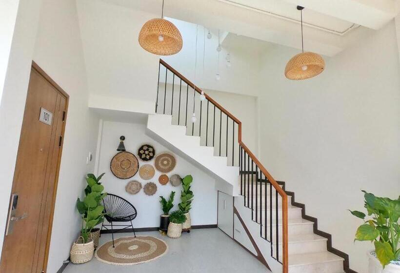 اتاق لوکس با بالکن, Daisy House