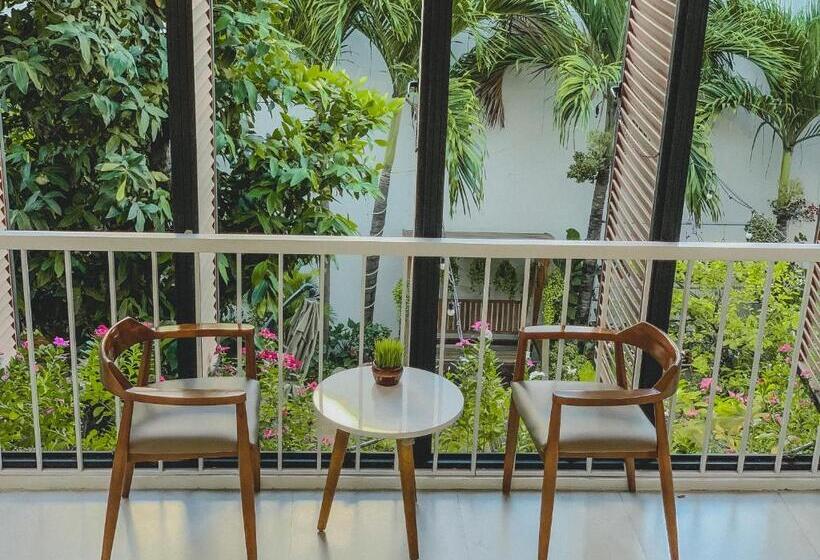 اتاق استاندارد سه تخته با چشم‌انداز, Daisy House