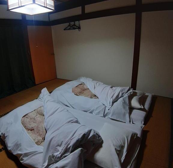 Economy Triple Room, Guest House Komoriya