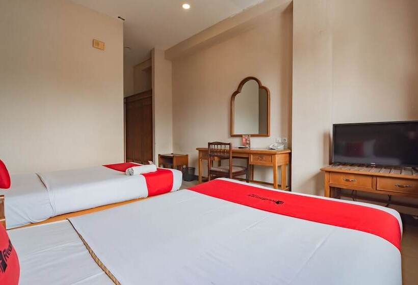 Номер Deluxe, Reddoorz Near Institut Teknologi Bandung 2