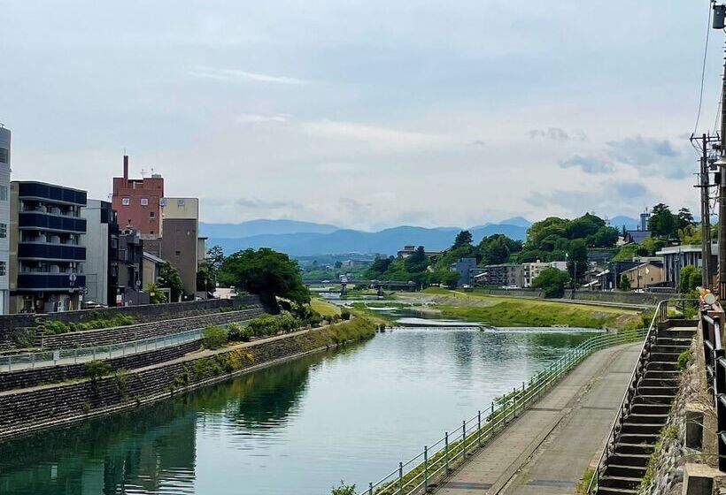 اتاق خانوادگی, Amanek Kanazawa