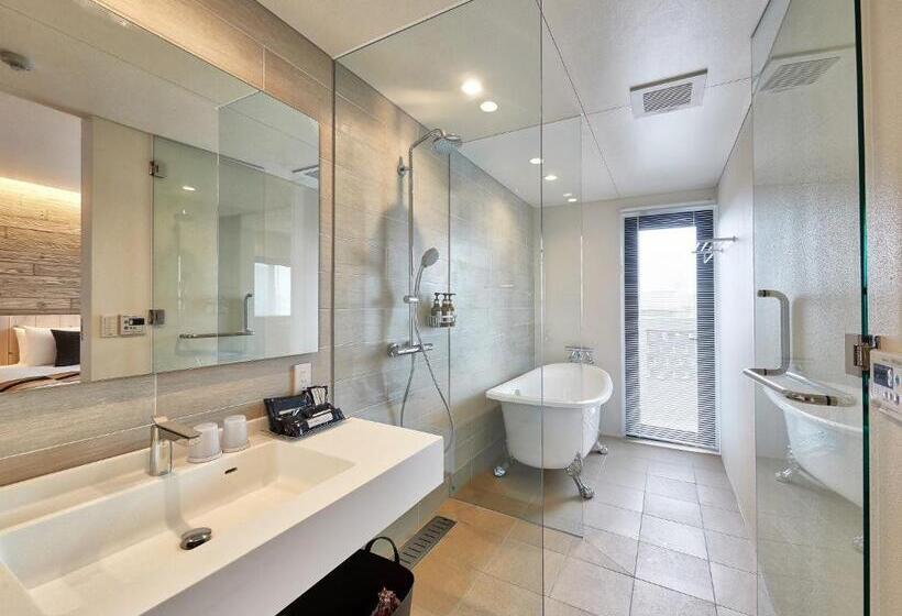 اتاق استاندارد سه نفره, Yomitan Condhotel Nd