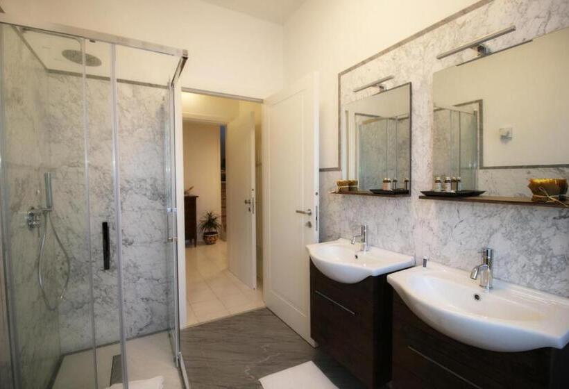 اتاق لوکس با بالکن, B & B La Marmifera