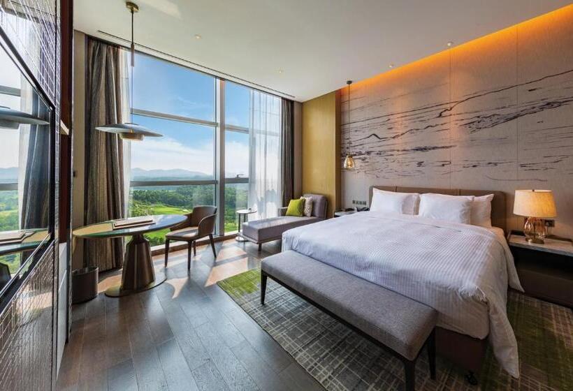 Номер Deluxe, Wanda Realm Heshan