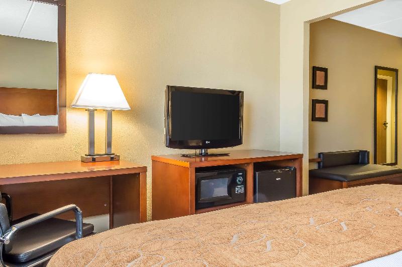 스위트 킹사이즈 침대, Comfort Suites Near Casinos